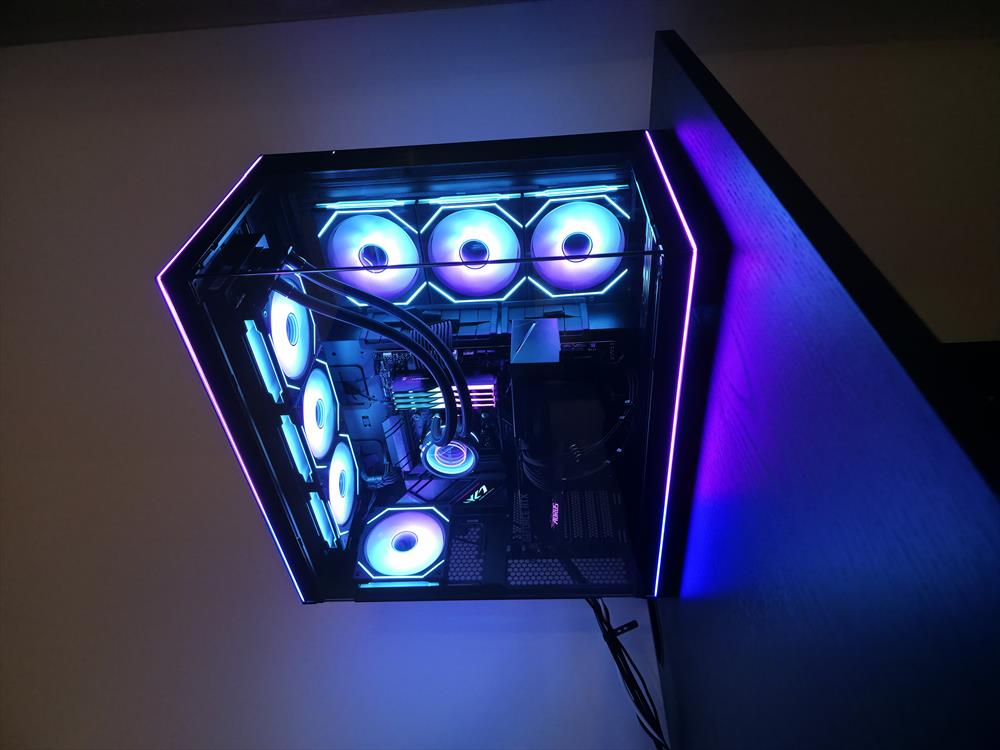 RGB világítású egyedi gépház
